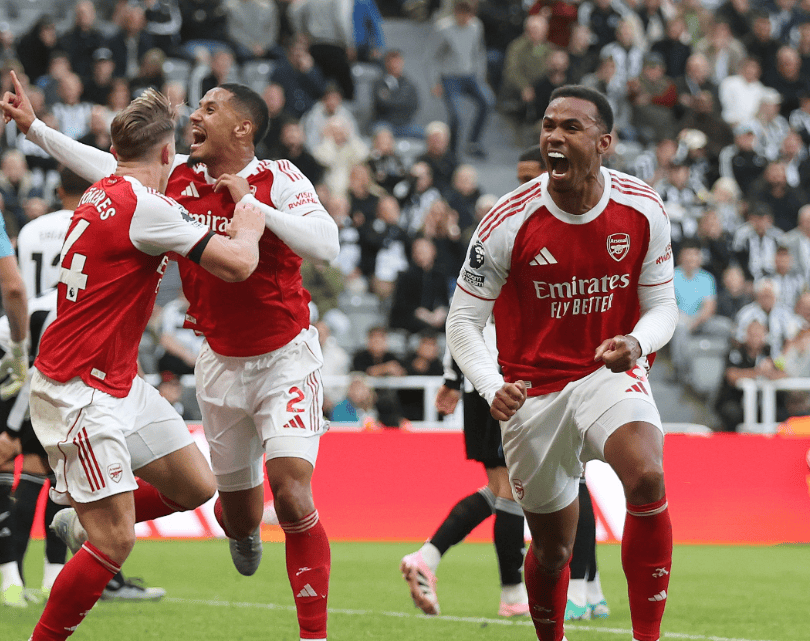 英超换了大结局？超算预测阿森纳将逆转利物浦夺冠，曼联仅排第15