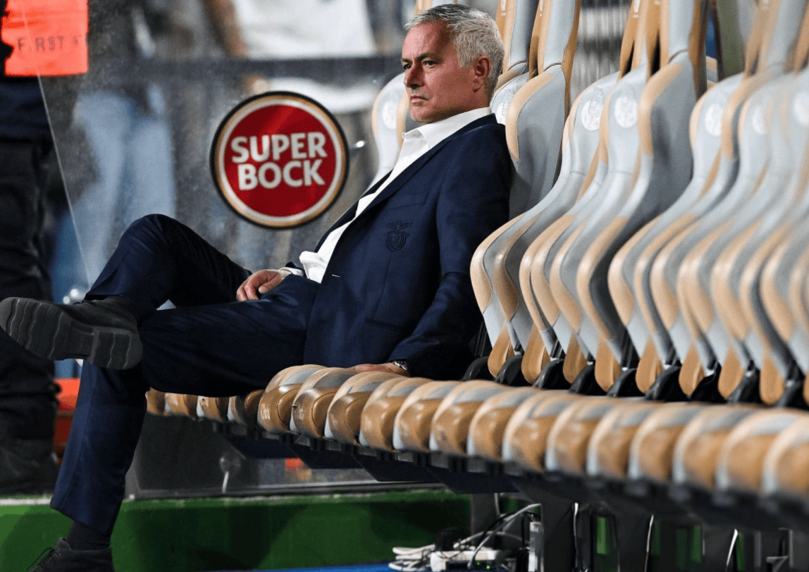 穆里尼奥战术保守，逼平劲敌，终结对手9连胜，18分排名第3